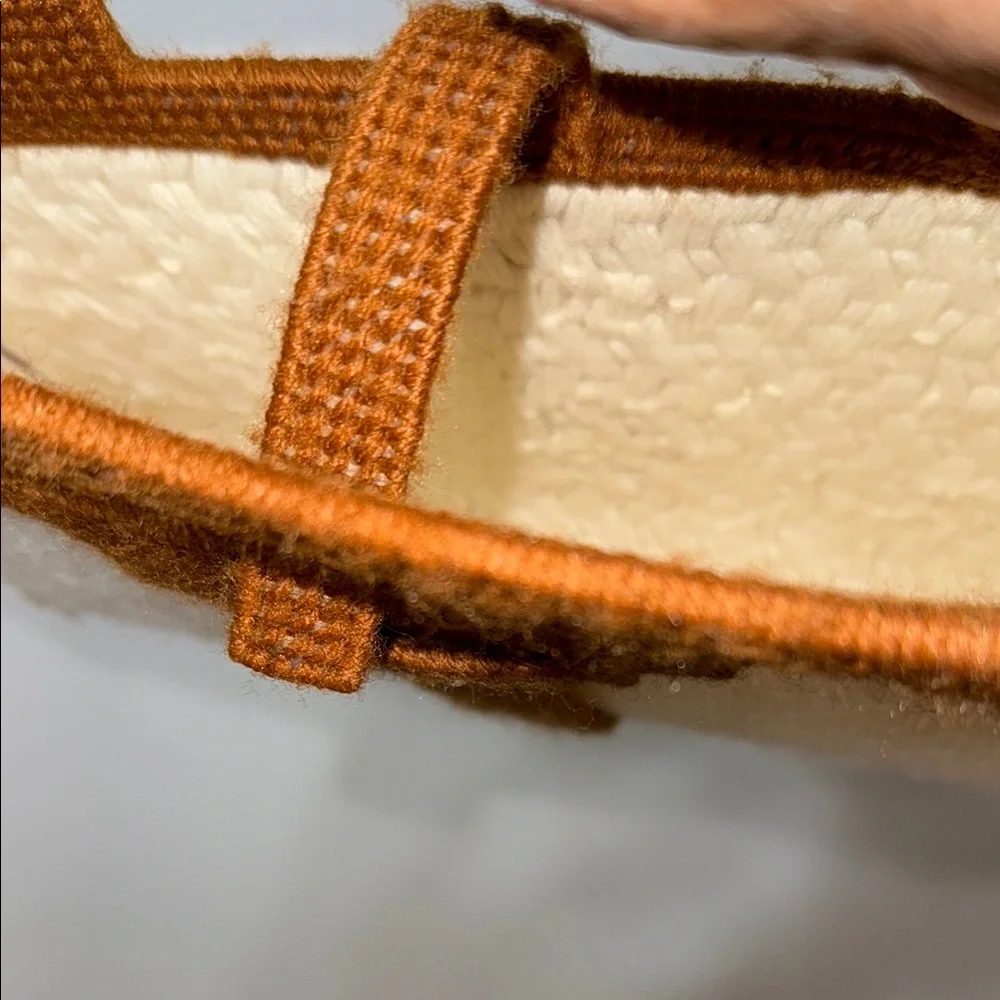 Elegant Two-Tone Woven Clutch - Picture 3 of 5